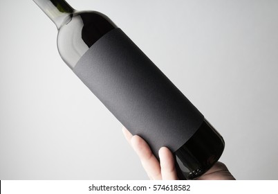 Hand is holding wine bottle/Close-up