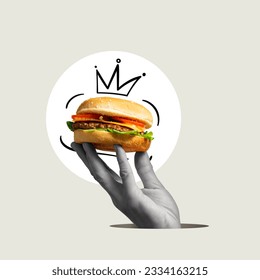 Una mano sostiene una hamburguesa con una corona dibujada a mano. Collage de arte.