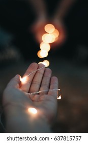 hand to light