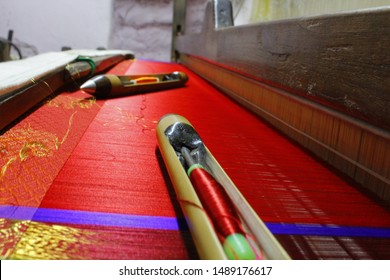 Hand Loom Silk Sarees Weaving Process Materials Thread With Silk