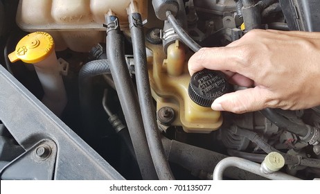 Hand Man Opening Power Steering Fluid Stock Photo 701135077 | Shutterstock