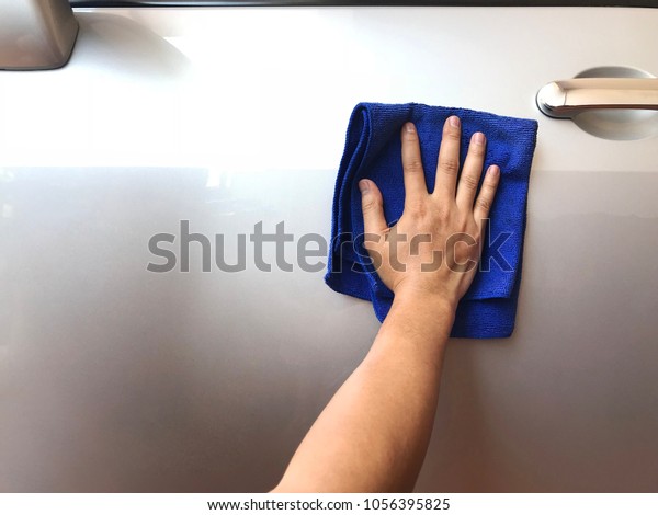 Hand with\
microfiber cloth wipe car\
surface