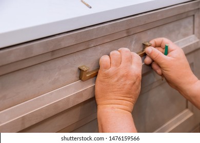 Hand On Handle Installation Drawers In Custom Kitchen Cabinets