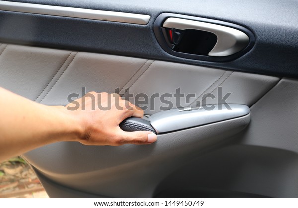 Hand open the\
car door to go out from the\
car