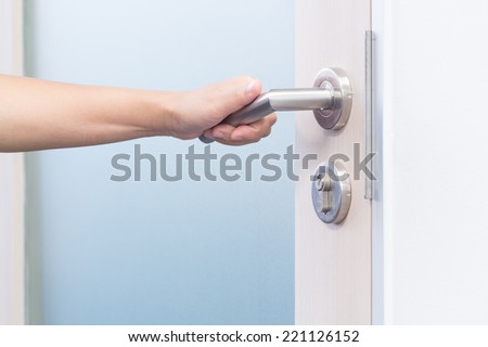 hand open door