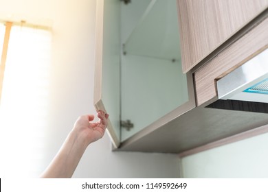 Hand Open Kitchen Cabinet