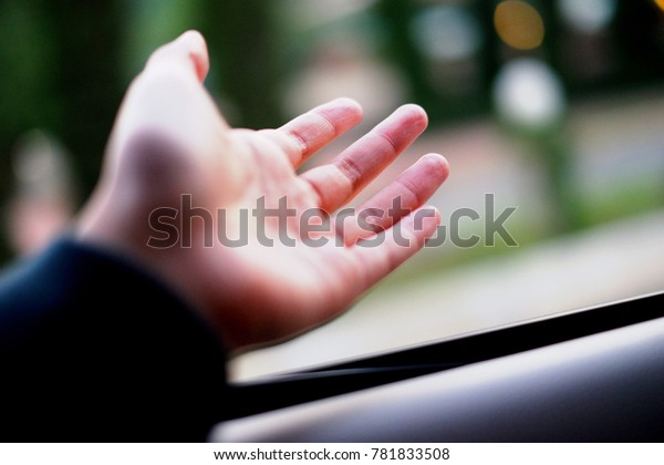 hand outside the car\
window