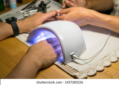 Imagenes Fotos De Stock Y Vectores Sobre Led Nail Shutterstock