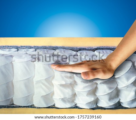 Hand pressing mattress with pocketed spring