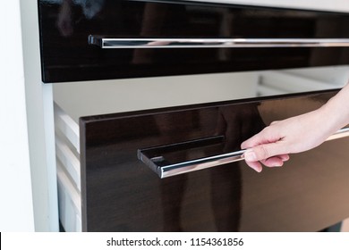 Hand Pull Open Drawer 