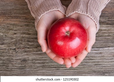 Hand With Red Apple/apple/hand