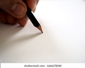 Main Crayon A Papier Images Stock Photos Vectors Shutterstock