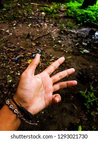 hand shallow depth