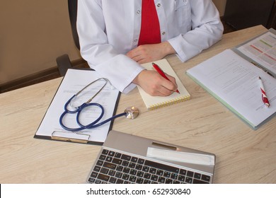 5,951 Doctor writing prescription drug Images, Stock Photos & Vectors ...