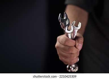 Hand tools of various sizes