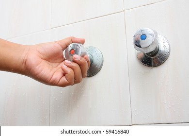 hand turn faucet in bathroom