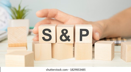 Hand is turning a dice and changes the direction of an arrow symbolizing that the SP 500 Index is changing the trend and goes up instead of down