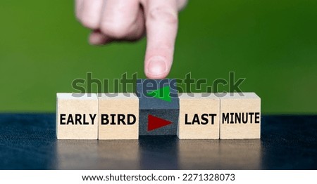 Hand turns cube and changes the direction of an arrow. Arrow points to the expression 'early bird' instead of 'last minute'.