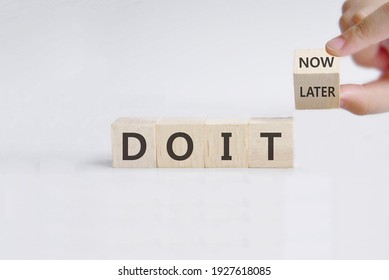 Hand turns dice and changes the expression 