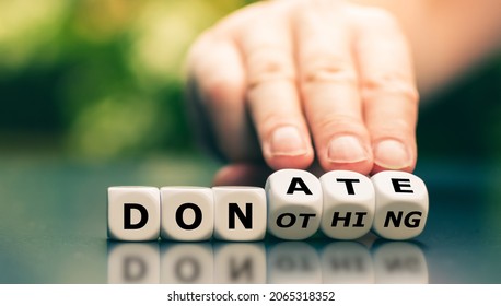 Hand turns dice and changes the expression 