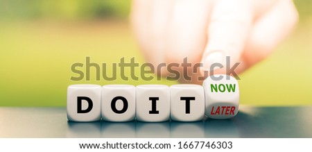 Hand turns dice and changes the expression 
