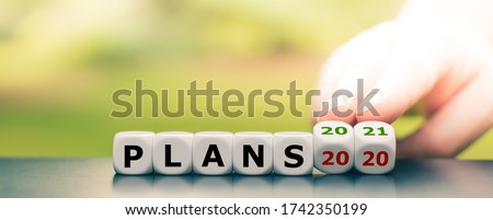 Hand turns dice and changes the expression 