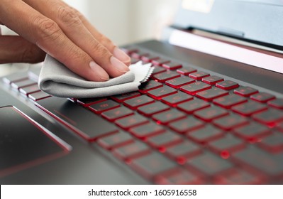 Hand Use Cloth Cleaning Computer Keyboard.