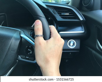 hand Use the device on the car. - Shutterstock ID 1531566725