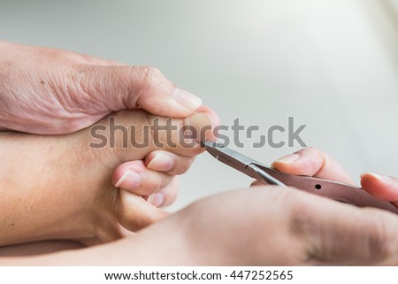 Hand use a nail file to clean toenail