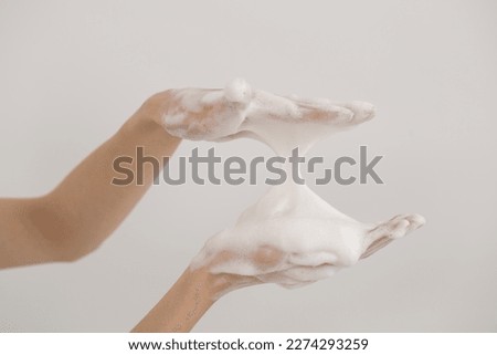 hand wash with foam, clean hand with natural soap
