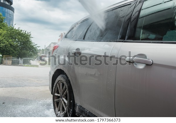 hand  washes away active foams and a water jet\
under high pressure with car.\
clean