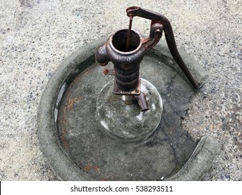 Hand Water Pump_old School