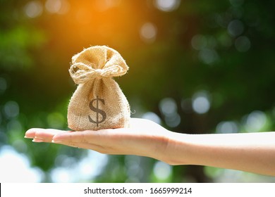 17,535 Carrying Money Bag Images, Stock Photos & Vectors | Shutterstock