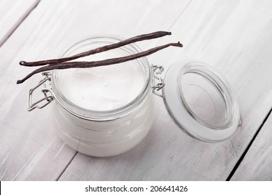 Handmade DIY Natural Body Butter With Coconut Oil, Almond Oil And Shea, Cocoa And Vanilla Butter