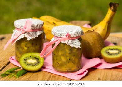 Hand-made kiwi confiture with banana 