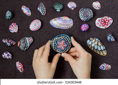 Hand-painted Colorful Dot Patterns On Sea Pebbles And Shells. Children's Art Project, A Craft For Children. DIY Concept. Step By Step Photo Instructions. Step 5. The Result Of Painting