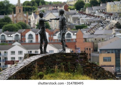 Hands Across The Divide Peace Statue, Londonderry