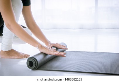 Hands Yoga Mat Images Stock Photos Vectors Shutterstock