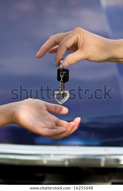 hands and car keys
woman heart on key chain