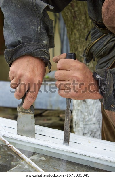 Hands Chiselold Wrinkled Hands Work Chisel Stock Photo 1675035343 ...