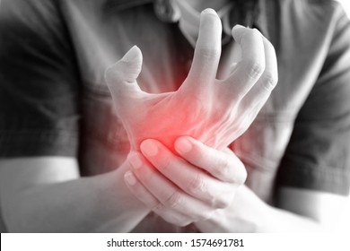 Hands of computer users have pain and injury to the fingers. From Syndrome Syndrome .Health and Physical Concepts