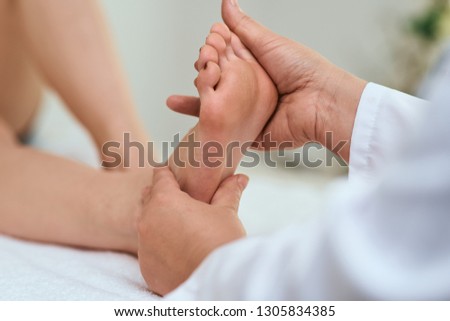    hands foot massage                            