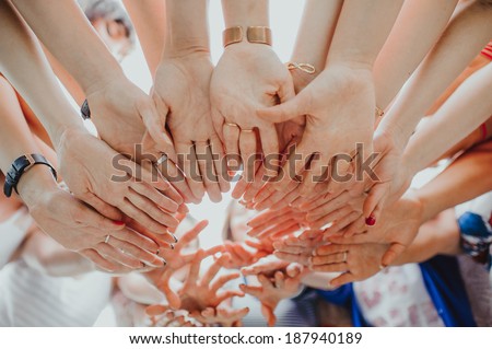 hands  form a circle 