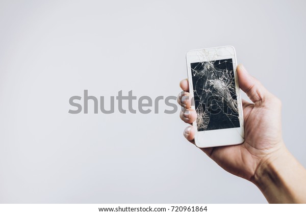 Hande Die Ein Kaputtes Handy Halten Stockfoto Jetzt Bearbeiten