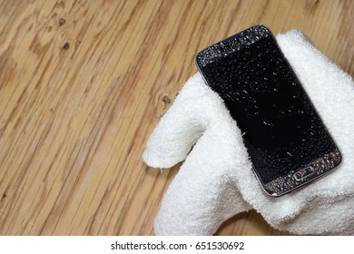 1,448 Cellphone dropped into water Images, Stock Photos & Vectors ...