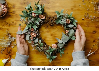 Hands makes flower wreath. DIY spring home decor idea. Step by step. - Shutterstock ID 2144672983