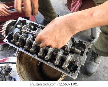 Hands On Car Engine Block Petrol Gasoline Cylinder Cam Shaft Spring Rocker Arm Valve Repair Refurbish 