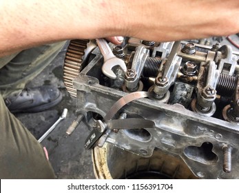 Hands On Car Engine Block Petrol Gasoline Cylinder Cam Shaft Spring Rocker Arm Valve Repair Refurbish 