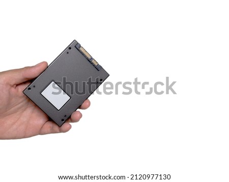 Hands are sending SSDs into the process of repairing or upgrading computers or laptops to make them more efficient to meet the era where things need to be small, light and fast.