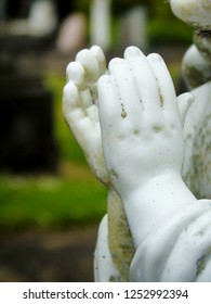 Hands of a white statue in an almost prating position